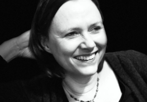 Hanny smiling, photo in black and white